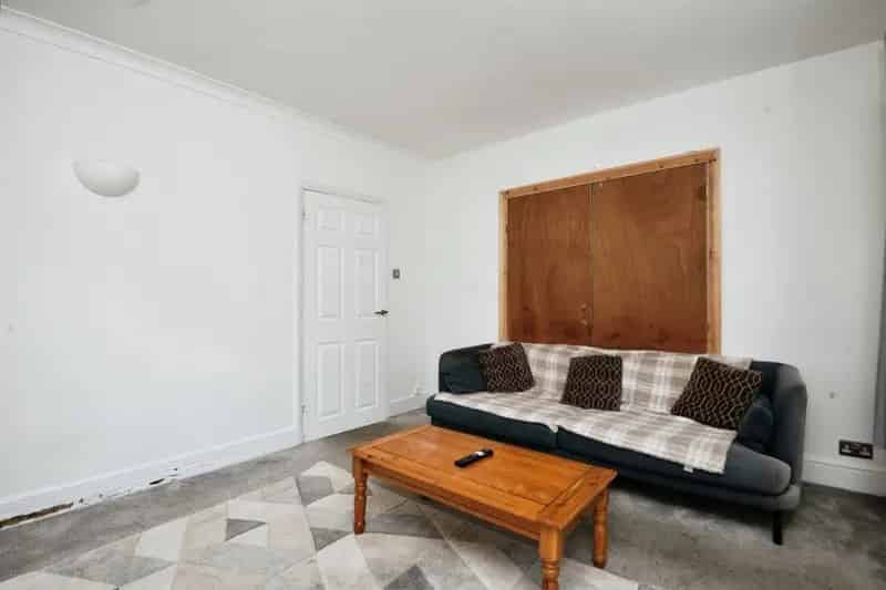 Spacious 3-Bed Flat Near Watford North Station