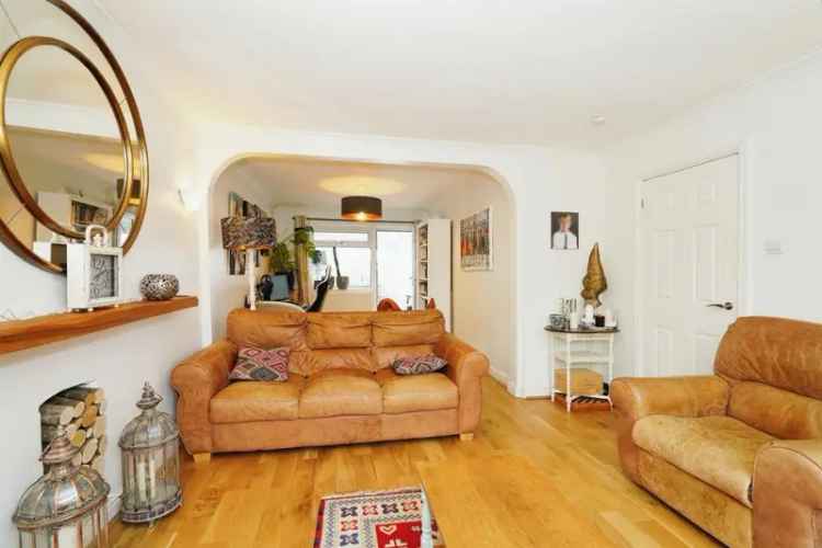 Four Bedroom Family Home with Large Kitchen Diner and Garden