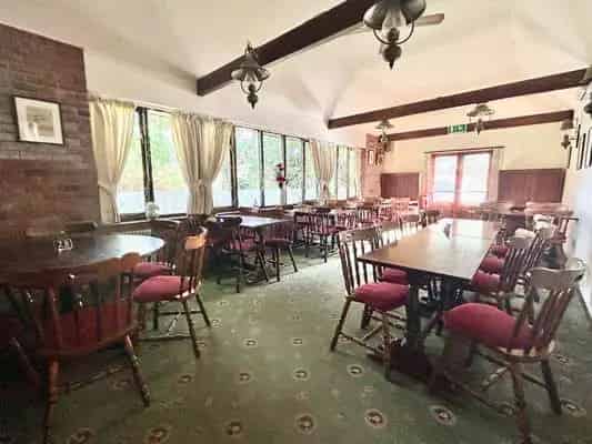 The Swan Inn: Detached Pub with 5 Bedrooms and Beer Garden