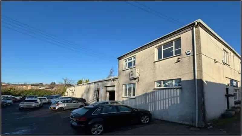 Semi-Detached Office and Workshop in Giffnock