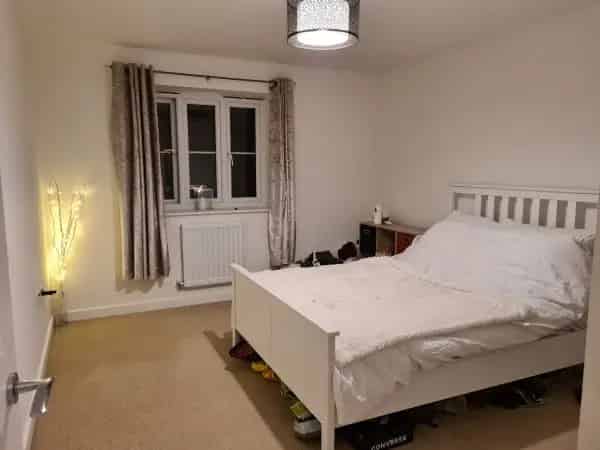 Spacious Modern Flat Near Transport Links Pets Allowed