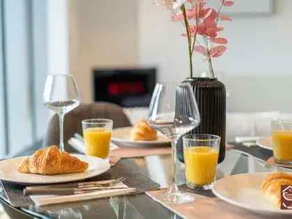 2 Bedroom 80m² Furnished Flat London