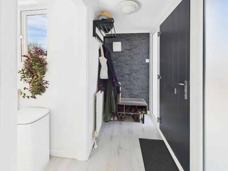 2 Bed House for Sale - Extended Living, South-Facing Garden