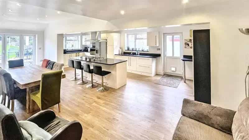 5 Bedroom Semi-Detached House for Sale in Moseley