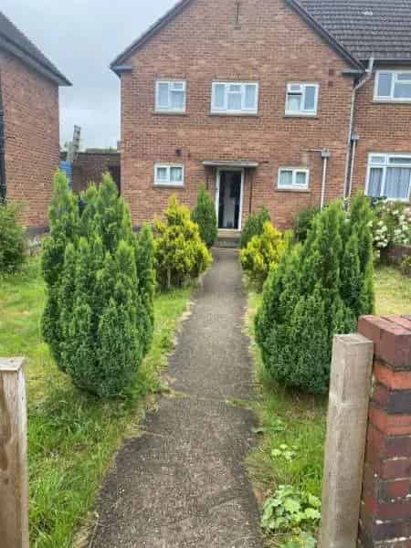 3 Bedroom End Terrace House Large Garden New Boiler