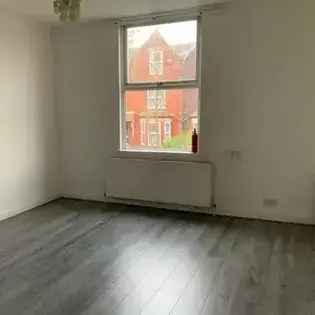 2 Bed Flat 37m² Crumpsall Manchester
