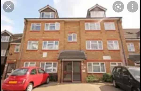 2 Bedroom Flat in Quiet Mews 2nd Floor Spacious Sitting Room Communal Garden