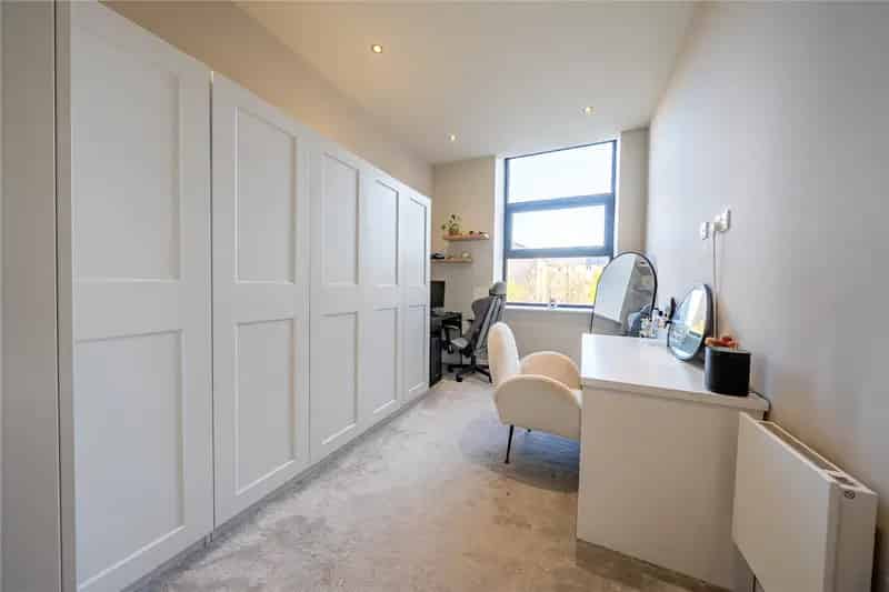 Luxury 2-Bed Apartment in Secure Gated Development Horsforth