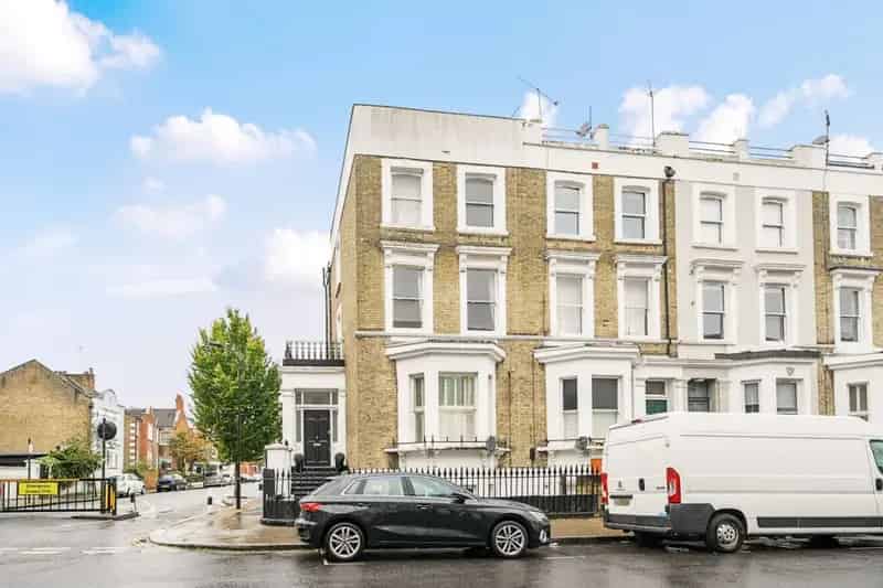 Spacious Flat near West Brompton Station - Ideal for First Time Buyers
