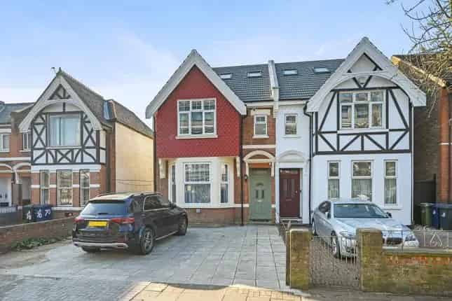 5 4 Bedroom Semi Detached House for Sale Warwick Road London W5