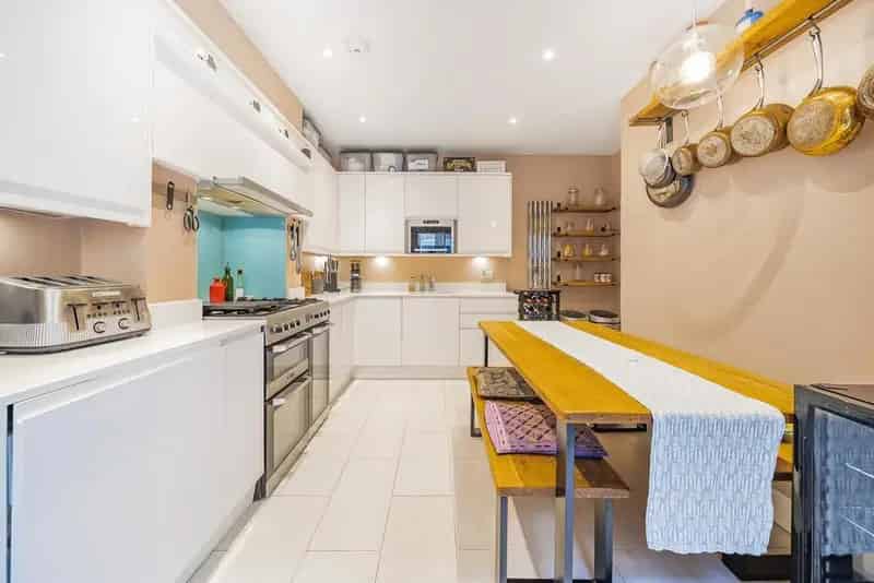 2 Double Bedroom Garden Maisonette near Tooting Bec Common