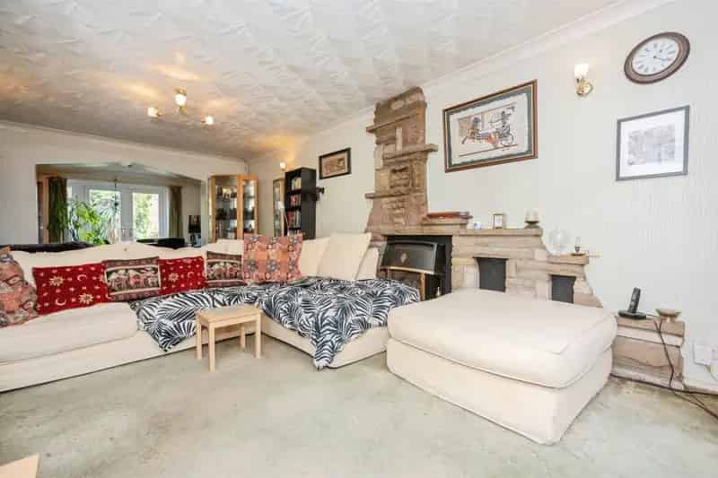 3 Bed Detached House with East Facing Roof Terrace and Garage Aveley