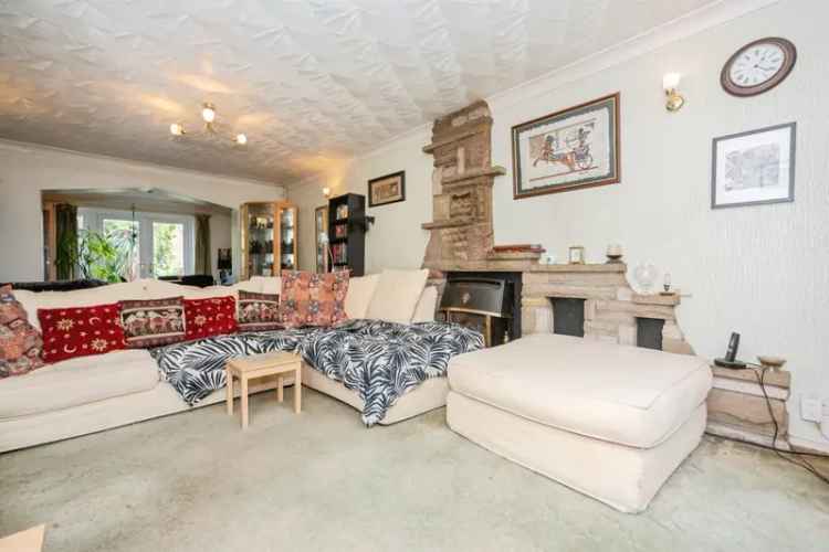 3 Bed Detached House with East Facing Roof Terrace and Garage Aveley
