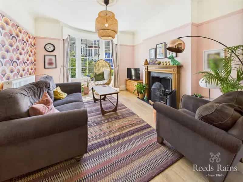 3 Bedroom Mid Terrace House for Sale Scarborough