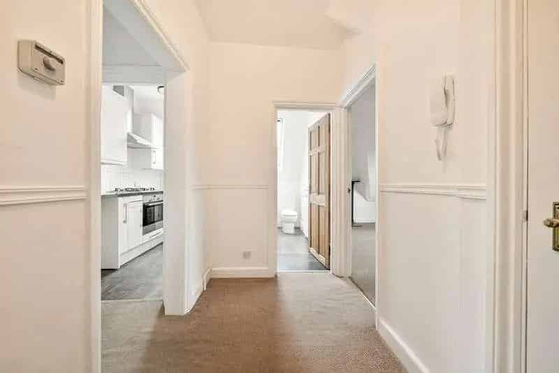 2 Bed Flat for Sale Richmond Hill No Chain