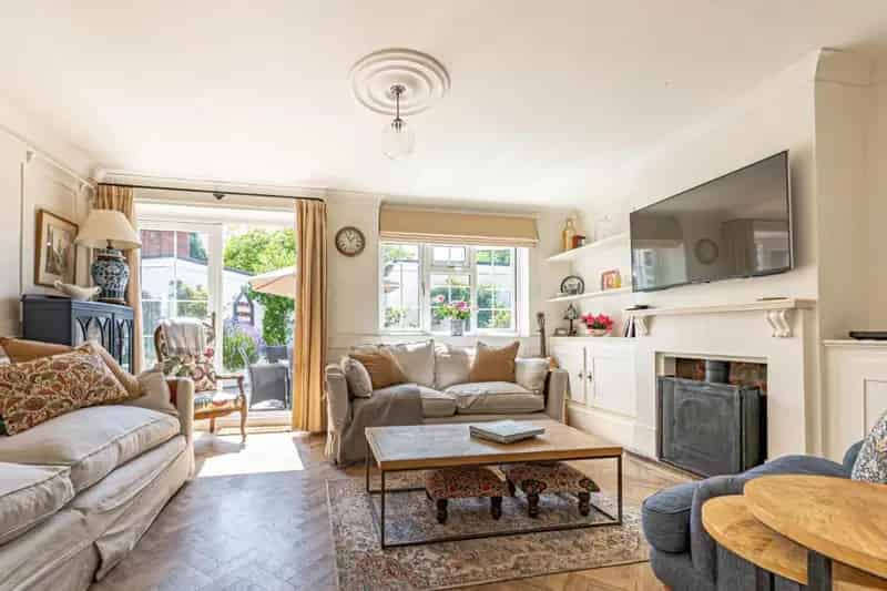 4 Bed Detached House for Sale - Tring