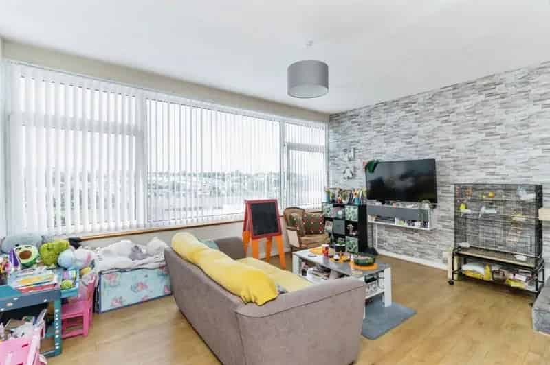 Charming 2-Bed House Near Schools