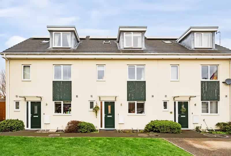 4 Bedroom Modern Townhouse - Versatile Living Space