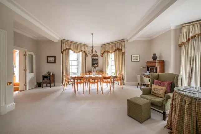 Flat to rent in Ennismore Gardens Mews, London SW7