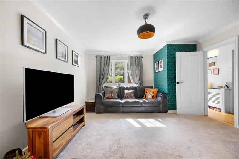 4 Bed Detached House with 2 Reception Rooms in Dalgety Bay