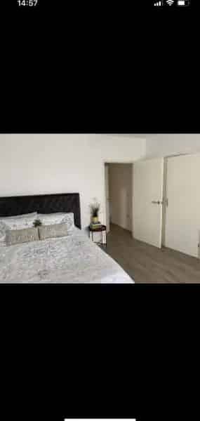 Spacious 2-Bedroom Apartment Near Caledonian Road Tube