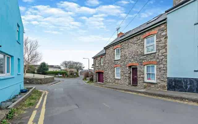 Stunning Period Townhouse with 5 Bedrooms and Landscaped Garden