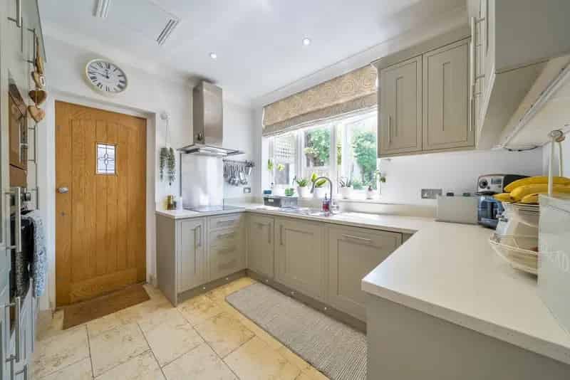 Four Bedroom Semi Detached House Near Southborough Primary School