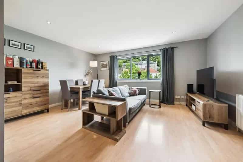 2 Bedroom Flat for Sale in Shawlands