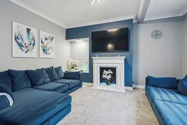 2 Bed Mid Terrace House for Sale in Sandyhills Glasgow