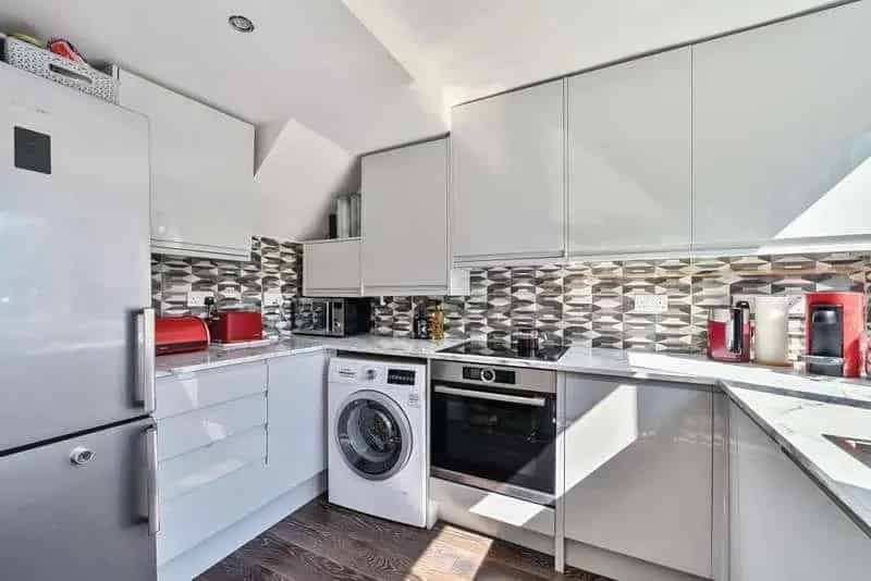 3 Bed House for Sale Near Ascot Train Station