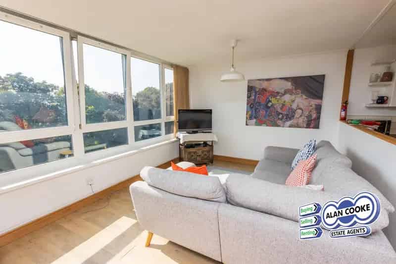2 Bedroom Furnished Apartment to Rent North Leeds