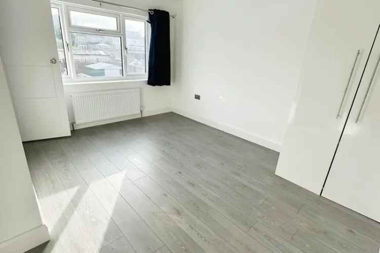 Spacious Semi-Detached Studio Near Public Transport