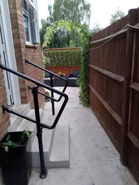 3 Bed House Near Town Centre - New Kitchen - Large Garden