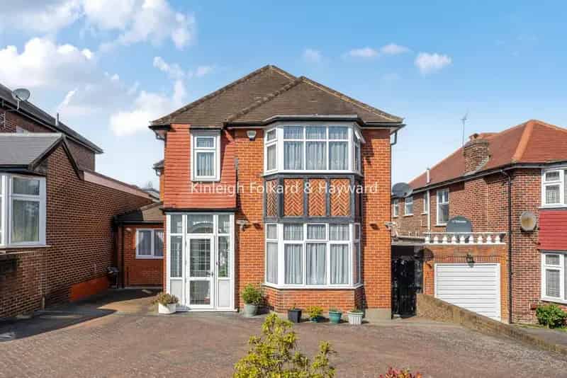 Charming Four Bedroom Detached Family Home with Garden and Driveway