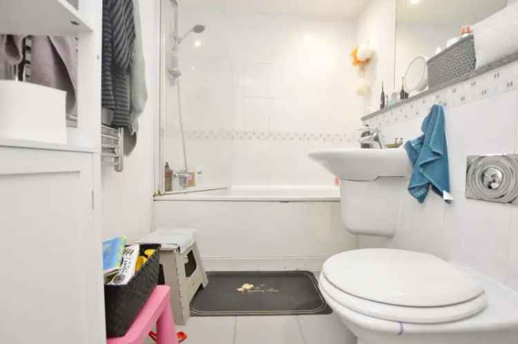 1 Bedroom Flat for Sale in Stratford