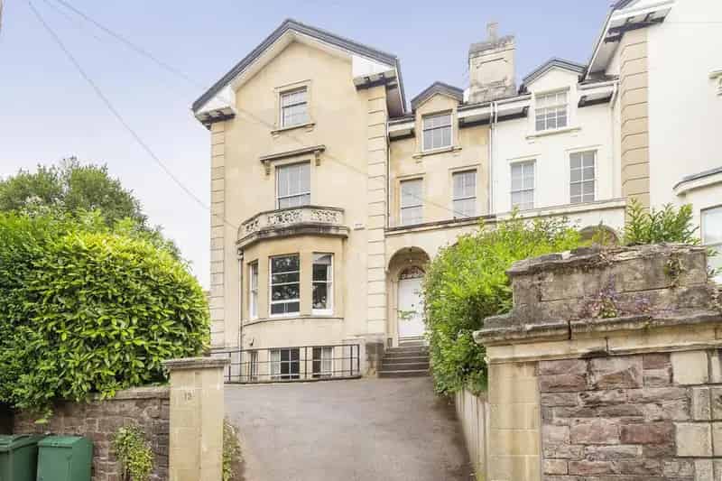 3 Bedroom Apartment to Rent Cotham Parking Available