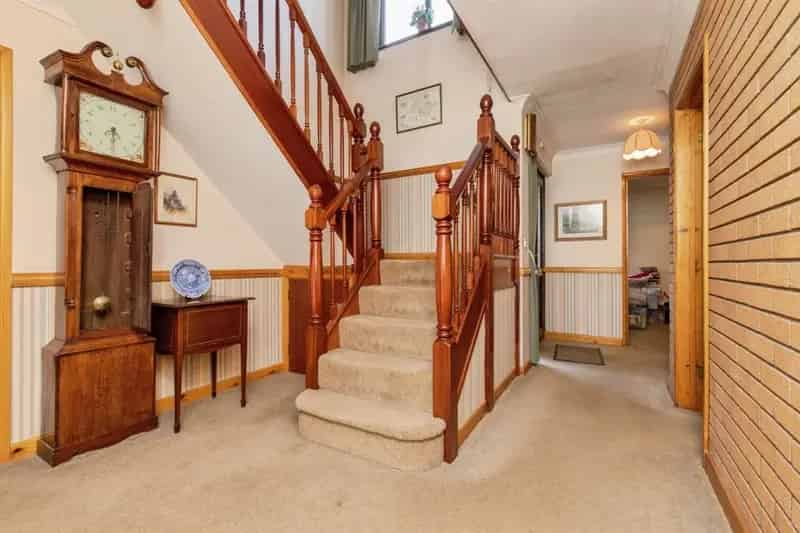 4 Bed Detached House with Double Garage and Garden