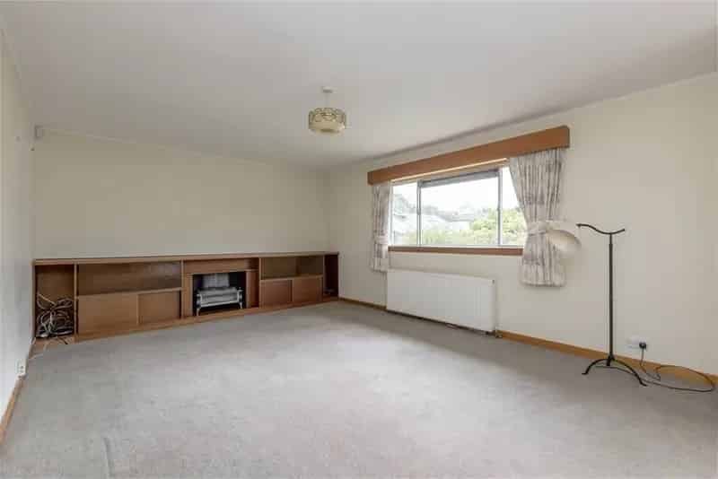 5 Bed House - Detached with 1 Reception Room