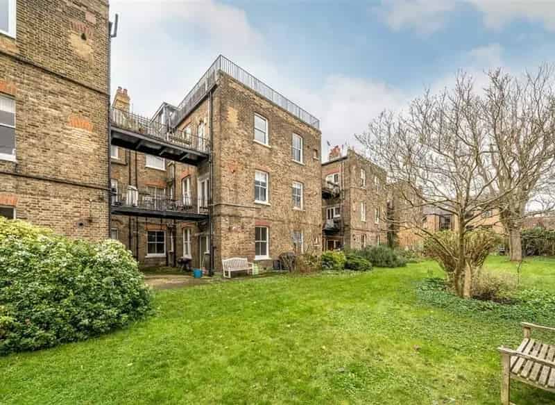 Two Double Bedroom Apartment in Victorian Mansion Block