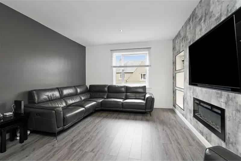 3 Bed Flat - Upper with 1 Reception Room
