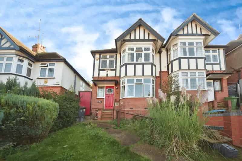 Family Home In Prime Location South Luton 3 4 Bedrooms Large Garden Garage