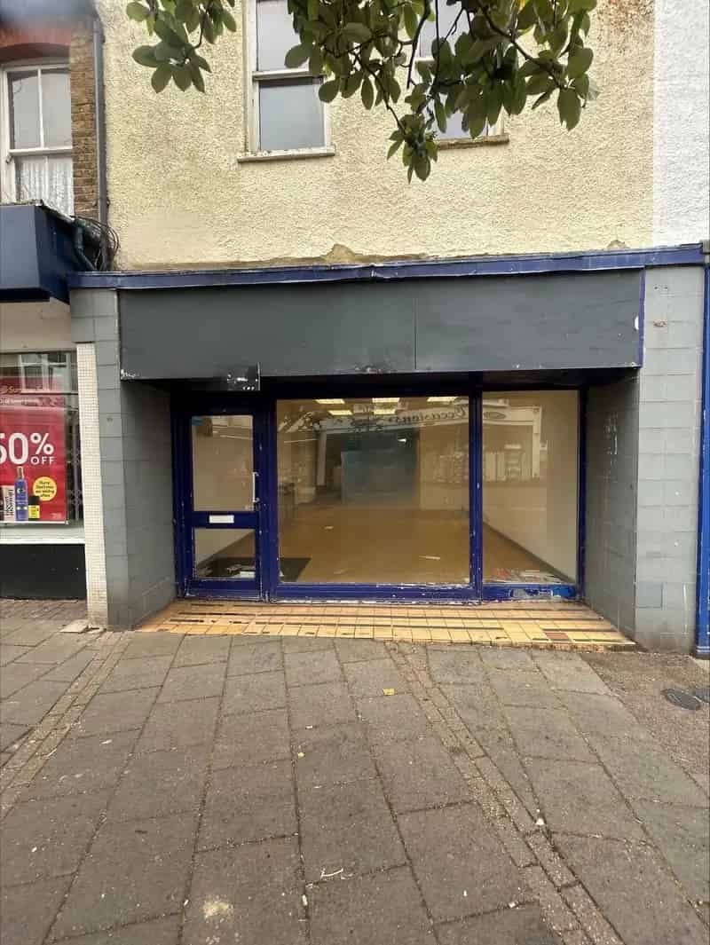 Ground Floor Retail Unit Town Centre Mortimer Street