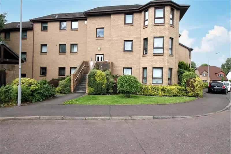 2 Bed Flat Paisley - Modern Apartment with Parking