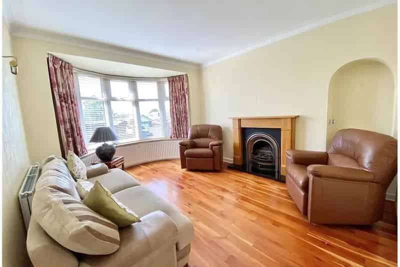 House Detached Bungalow for Sale