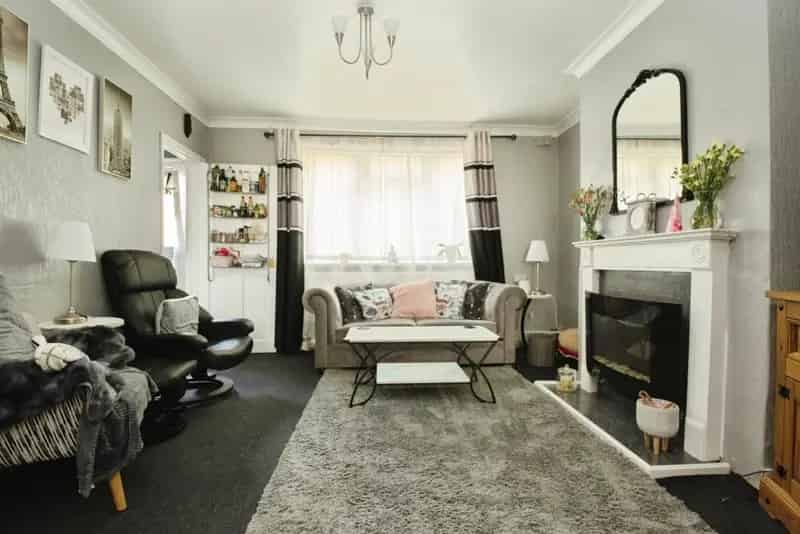 3 Bedroom Mid-Terraced House for Sale