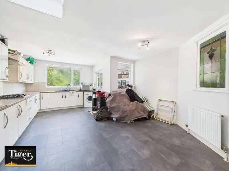 4 Bed Semi-Detached Bungalow For Sale Chain Free