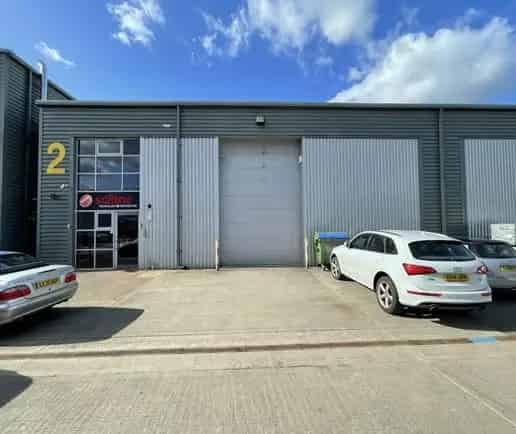 High Quality Warehouse Industrial Unit with Offices Near M23 M25