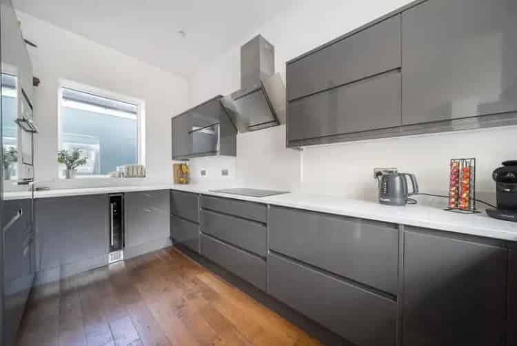 2 Bedroom Raised Ground Floor Garden Flat