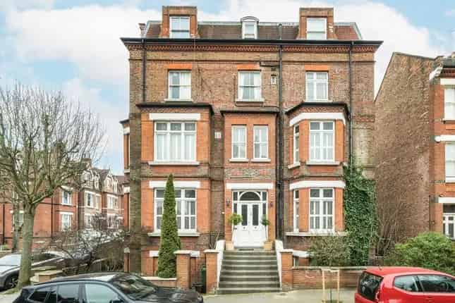 2-Bedroom Victorian Apartment for Sale in London NW3