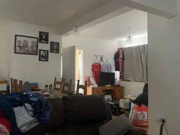 3 Bed House 2 Double Rooms Good Garden Separate Toilet Bathroom